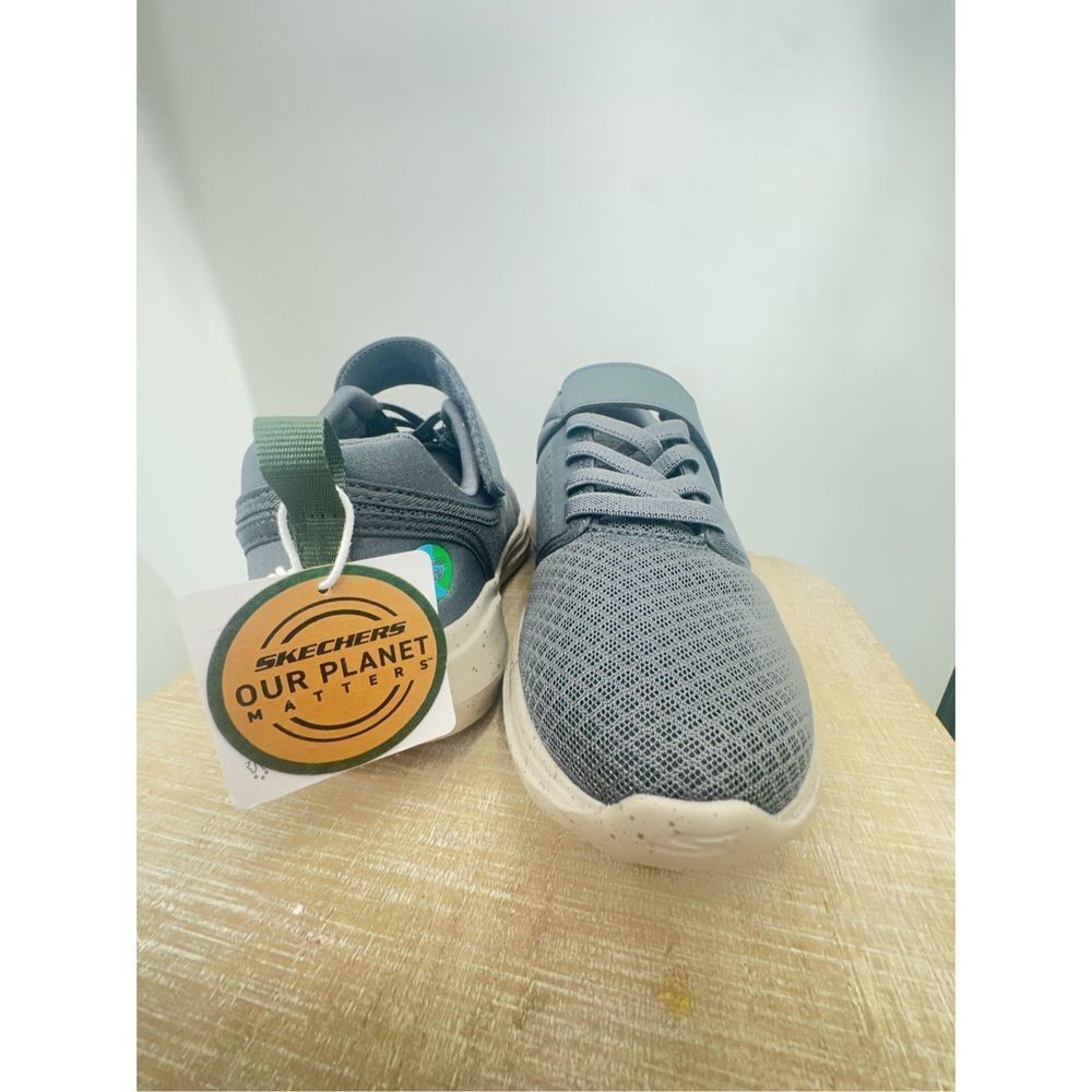 Sketcher Go Run Fast  Boys Size 4 Sneakers New Never Used